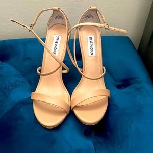 Steve Madden nude heels